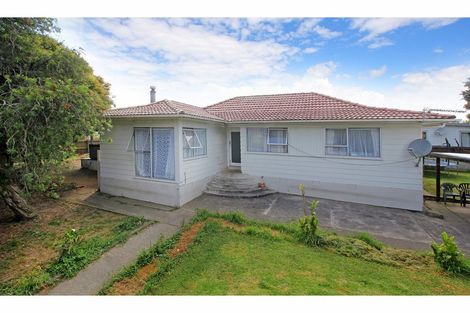 Photo of property in 2 Navigator Place, Papatoetoe, Auckland, 2025