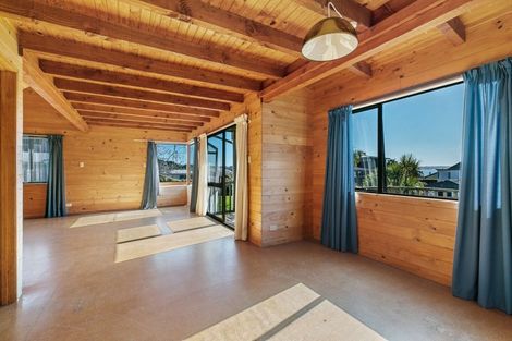 Photo of property in 46 De Luen Avenue, Tindalls Beach, Whangaparaoa, 0930