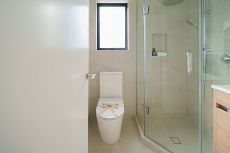 Photo of property in 2/5 Preston Avenue, Henderson, Auckland, 0610