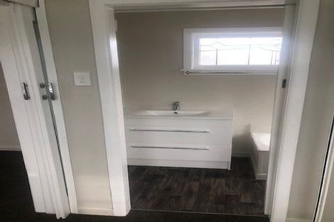 Photo of property in 3166 Great North Road, New Lynn, Auckland, 0600