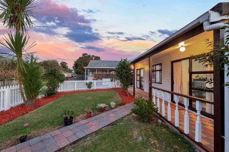 Photo of property in 1/130 Bruce Mclaren Road, Henderson, Auckland, 0612