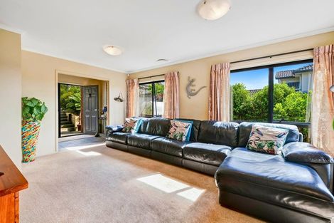 Photo of property in 13 Seagate Place, Red Beach, 0932