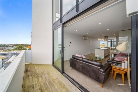 Photo of property in 2/86 Hurlstone Drive, Waiwhakaiho, New Plymouth, 4312