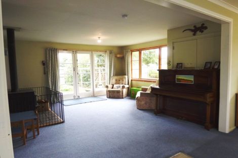 Photo of property in 13 Cross Street, Coalgate, 7673