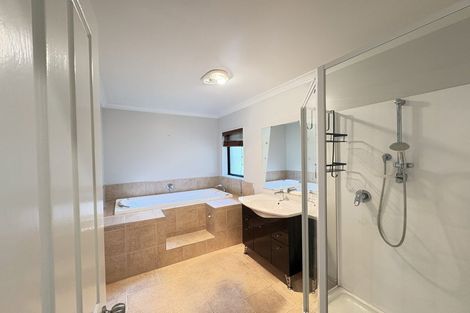 Photo of property in 30 Foster Road, Kumeu, 0891
