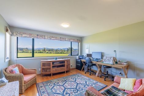 Photo of property in 132 Round Hill Road, Loburn, 7472