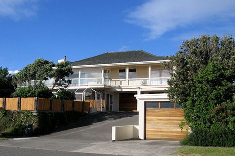 Photo of property in 8 Ara Kuaka, Waikanae Beach, Waikanae, 5036