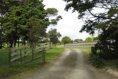 Photo of property in 11 Wintour Road, Waimauku, 0812