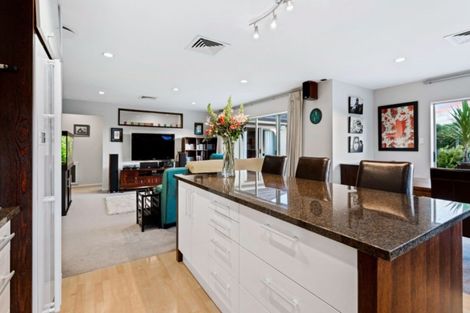 Photo of property in 5 Catlins Place, Fairview Heights, Auckland, 0632