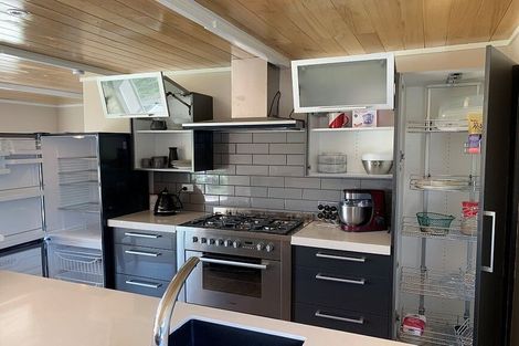 Photo of property in 63 Tawa Road, Kumeu, 0891