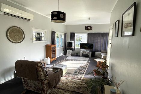 Photo of property in 813 Waitakere Road, Kumeu, 0891