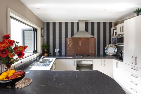 Photo of property in 95a Schnell Drive, Kelvin Grove, Palmerston North, 4414