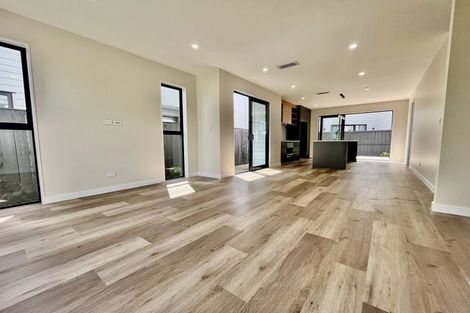 Photo of property in 6 Babos Avenue, Kumeu, 0810