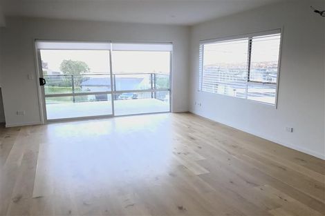Photo of property in 1/50 Seaview Road, Castor Bay, Auckland, 0620