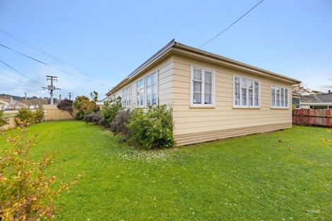 Photo of property in 18 Gibson Crescent, Naenae, Lower Hutt, 5011
