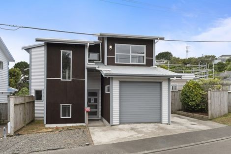 Photo of property in 47b Lyndfield Lane, Newlands, Wellington, 6037