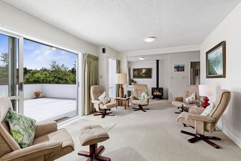 Photo of property in 2/4 Celina Place, Browns Bay, Auckland, 0630