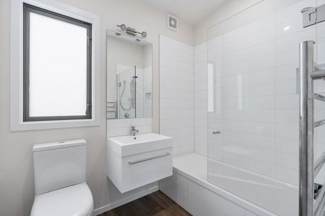 Photo of property in 15a Roberts Street, Martinborough, 5711