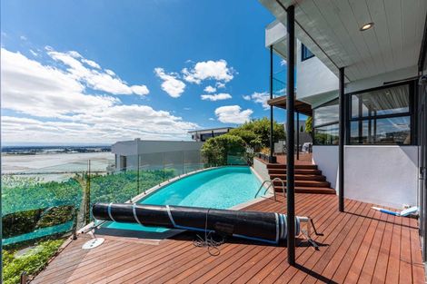 Photo of property in 9 Inverness Lane, Redcliffs, Christchurch, 8081