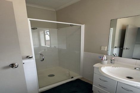 Photo of property in 63 Barnea Circle, Glen Eden, Auckland, 0602