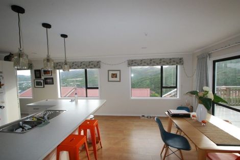 Photo of property in 2 Kapil Grove, Khandallah, Wellington, 6035