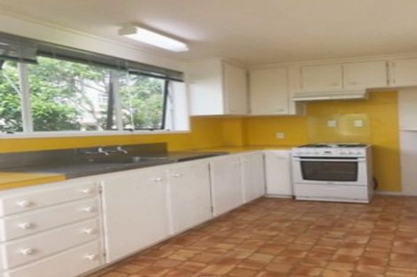 Photo of property in 13 Kiteroa Terrace, Rothesay Bay, Auckland, 0630