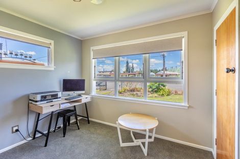 Photo of property in 4 Waverley Street, Waipawa, 4210