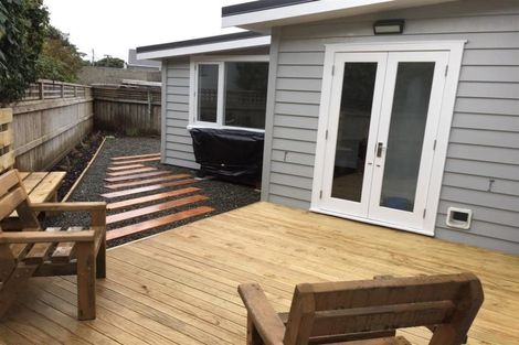 Photo of property in 203 Sutherland Road, Lyall Bay, Wellington, 6022