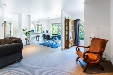 Photo of property in 2/17 Blackbridge Road, Wadestown, Wellington, 6012