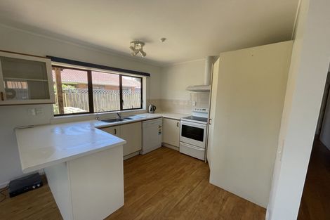 Photo of property in 12 Bosnyak Drive, Te Atatu South, Auckland, 0610