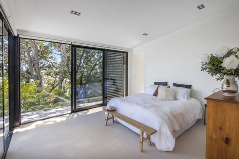 Photo of property in 10a First Avenue, Stanley Point, Auckland, 0624