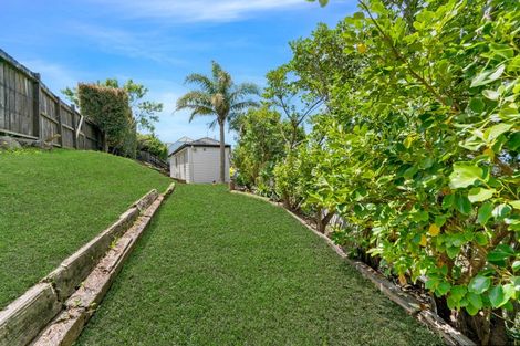 Photo of property in 1a Highgrove Lane, Totara Vale, Auckland, 0632