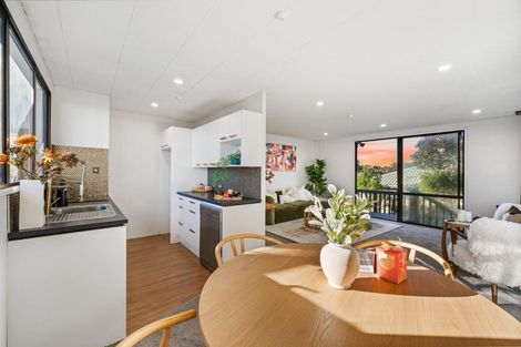 Photo of property in 2/11 Cyril Crescent, West Harbour, Auckland, 0618
