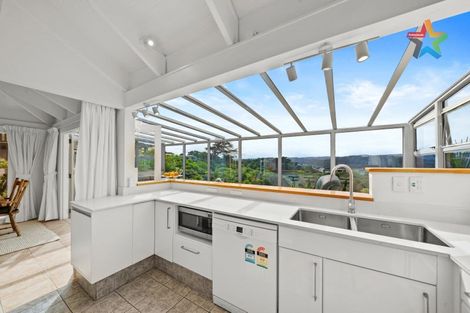 Photo of property in 14 Maungaraki Road, Korokoro, Lower Hutt, 5012