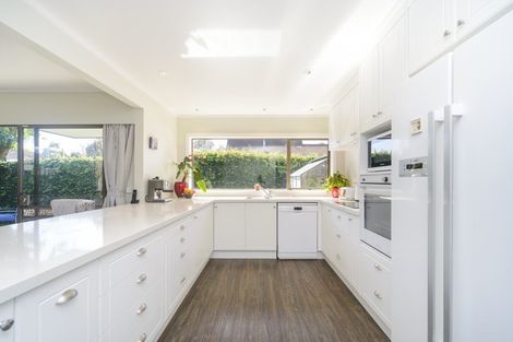 Photo of property in 15 Truscott Grove, Awapuni, Palmerston North, 4412