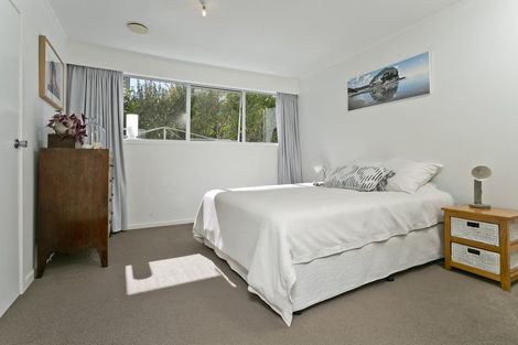 Photo of property in 2/949 Beach Road, Torbay, Auckland, 0630