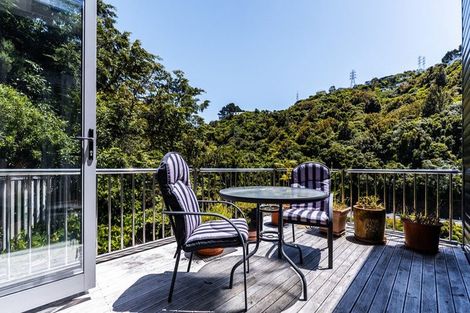 Photo of property in 2/17 Blackbridge Road, Wadestown, Wellington, 6012