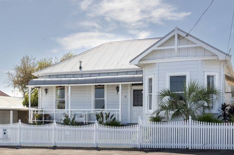 Photo of property in 17 Kowhai Street, Strandon, New Plymouth, 4312