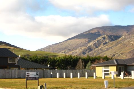 Photo of property in 10 Coburn Place, Lake Hayes, Queenstown, 9304