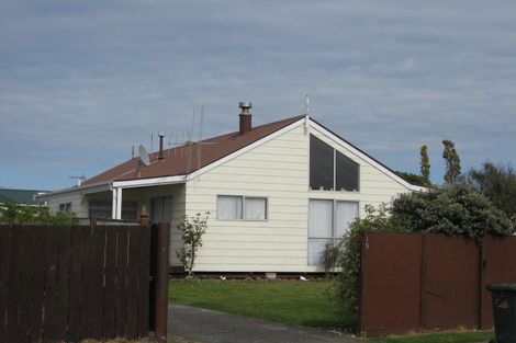 Photo of property in 19 Karyn Street, Castlecliff, Whanganui, 4501