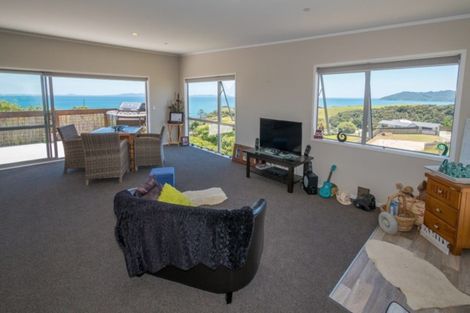 Photo of property in 11 Nancy Wake Place, Cable Bay, 0420