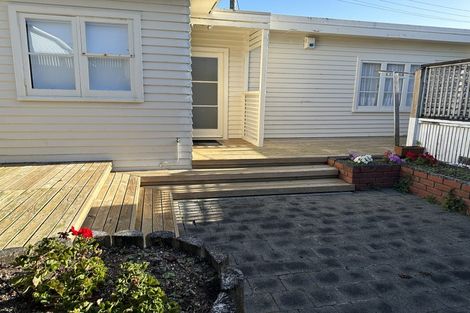 Photo of property in 18 Saulbrey Grove, Woburn, Lower Hutt, 5010
