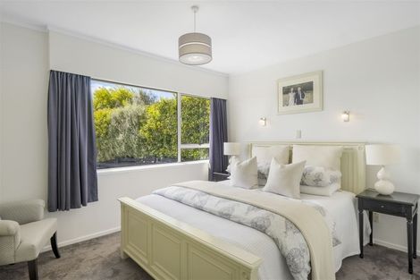 Photo of property in 14 Paulange Place, Pakuranga Heights, Auckland, 2010