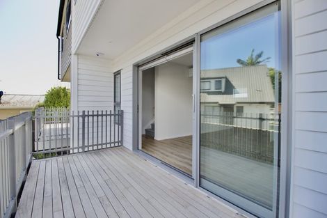 Photo of property in 6/94 Target Road, Totara Vale, Auckland, 0629