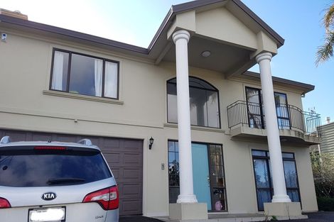 Photo of property in 2 Graham Collins Drive, Windsor Park, Auckland, 0632