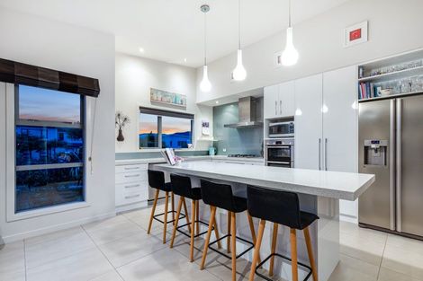 Photo of property in 28 Nelson Avenue, Aotea, Porirua, 5024