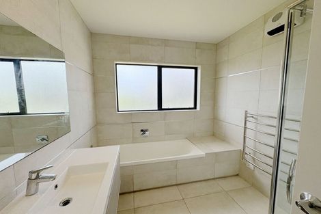 Photo of property in 11 Kaimanawa Road, Karaka, Papakura, 2113