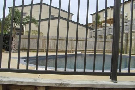 Photo of property in 3/6 Nimstedt Avenue, Oteha, Auckland, 0632