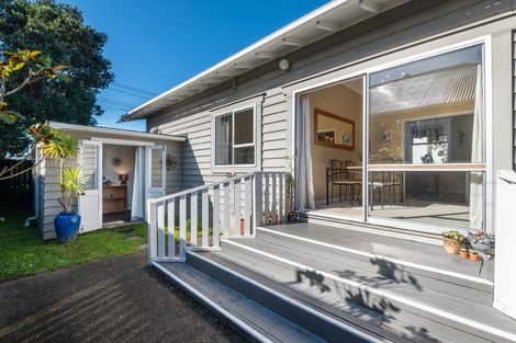 Photo of property in 1/18 Gladstone Road, Northcote, Auckland, 0627