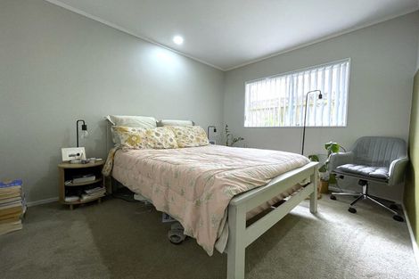 Photo of property in 6 Veagh Place, Highland Park, Auckland, 2010